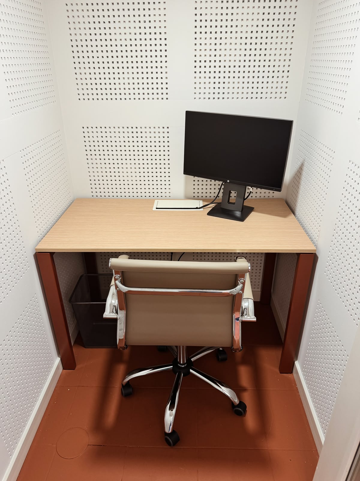 Mezzanine cowork space photo 8