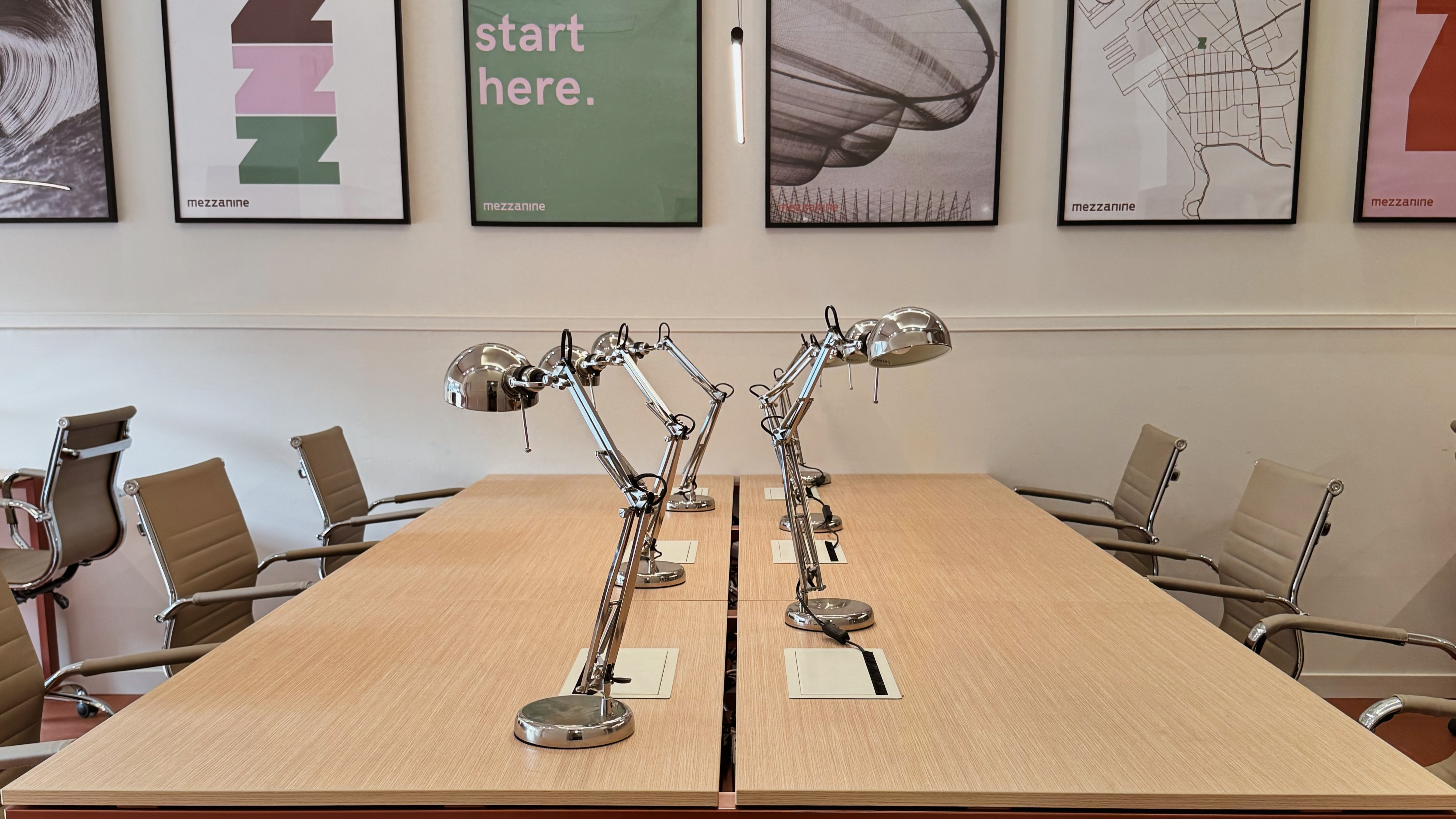 Desks on the main floor at Mezzanine coworking workspace in Matosinhos, near Porto